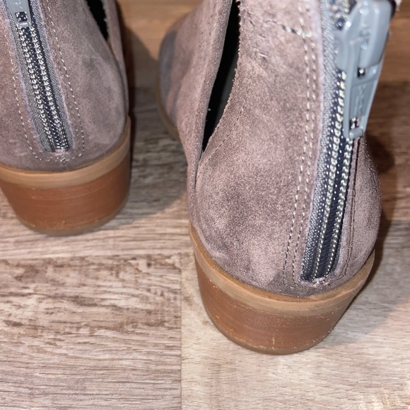 Steve Madden Women’s Lancaster Taupe Suede Ankle Back Zip Booties Size 7.5M (L) - Picture 5 of 11